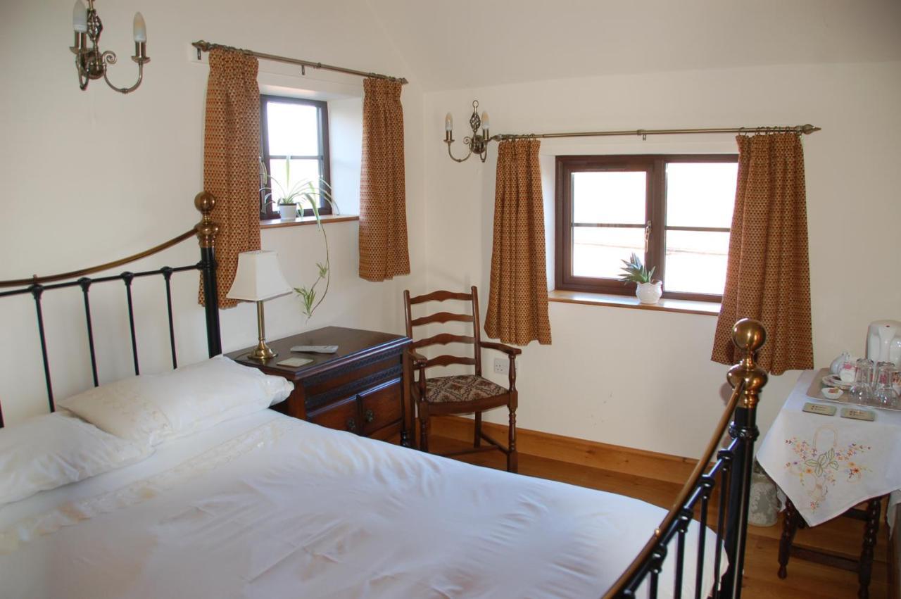 Bed and Breakfast Vale Farm Higham on The Hill Екстер'єр фото